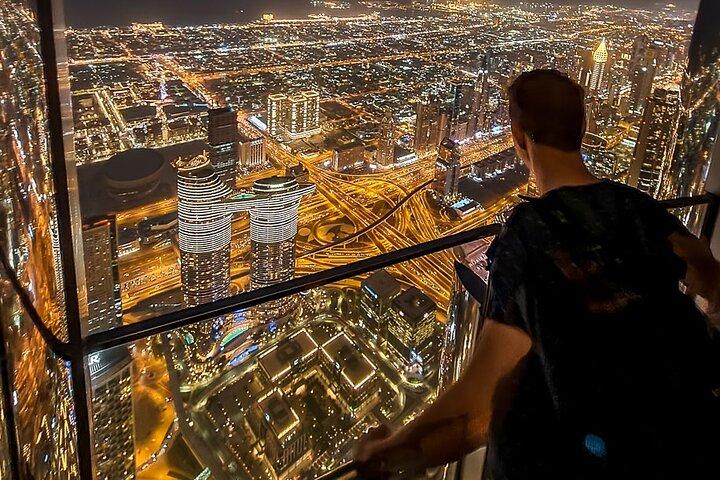 Visite de Burj Khalifa avec déjeuner ou dîner et billets Profitez avec nous