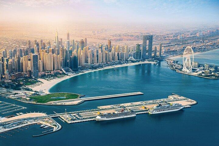 Profitez de l'incroyable visite en yacht de luxe de la marina de Dubaï avec petit-déjeuner