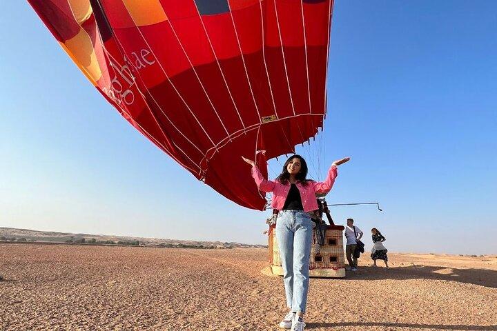 Dubaï magnifique désert en montgolfière avec spectacle de faucons