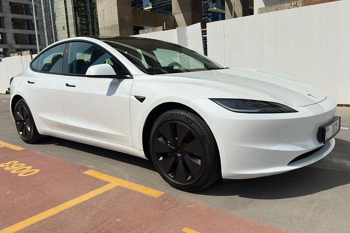 Transfert privé en voiture de luxe pendant dix heures à Dubaï