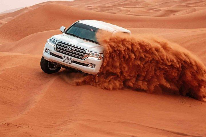 Safari en soirée dans le désert avec dîner barbecue et spectacle à Dubaï