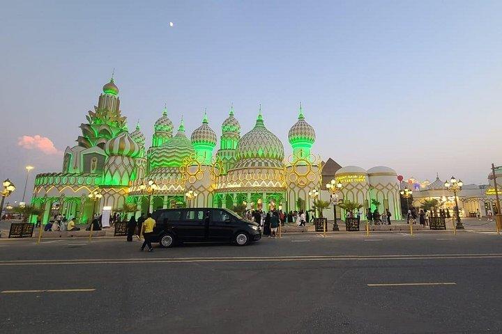 Transfert aller-retour Global Village en van à Dubaï