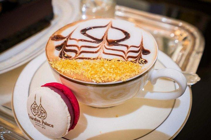 Visite privée de la ville d'Abu Dhabi avec café Gold à l'Emirates Palace