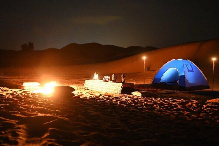 Nuit en camping dans le désert à Abu Dhabi