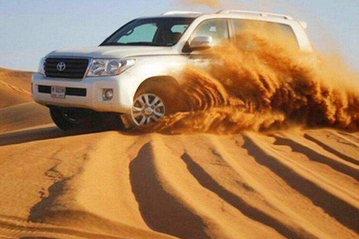 Dubaï Matin 4 heures Safari Partage Jeep Sand Embarquement et balade en camélias