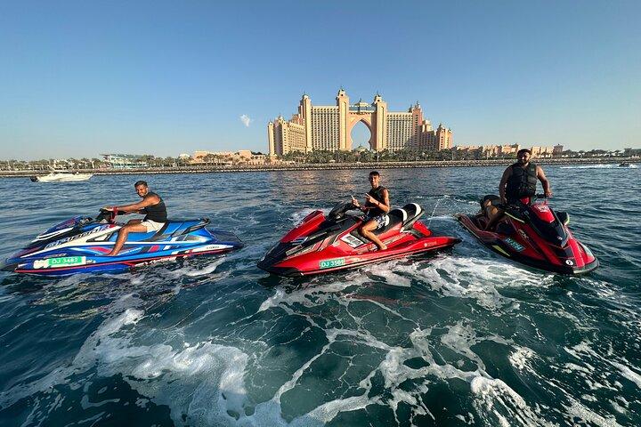 Tour de Dubaï en jet ski de 60 minutes : Ain Dubaï - Atlantis