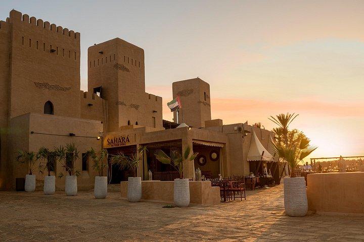 Dubaï: Safari dans le désert de la forteresse royale avec dîner et divertissement