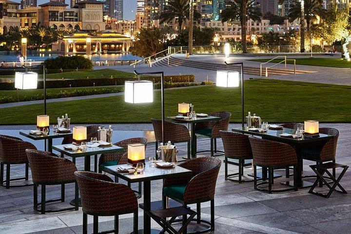 Expérience culinaire sous forme de buffet à l'Armani Hotel Dubai avec transferts