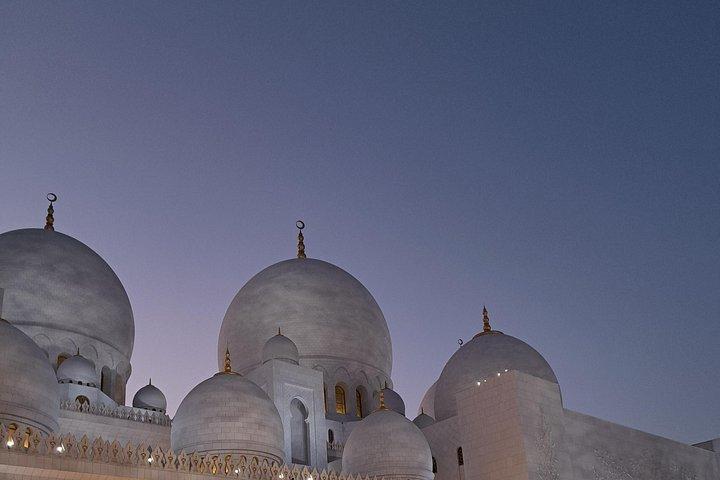 Véhicule privé Journée complète Abu Dhabi avec chauffeur