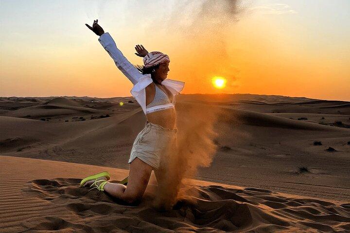 Safari privé dans le désert le matin avec Dune Bashing et Sandboarding