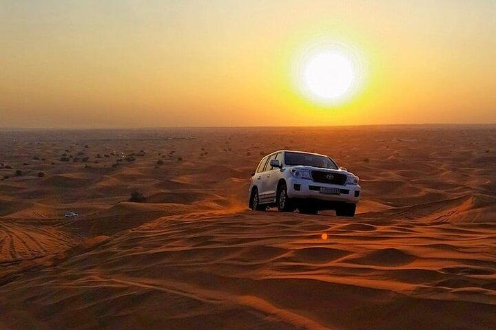 Safari privé en 4x4 dans le désert des dunes rouges le matin