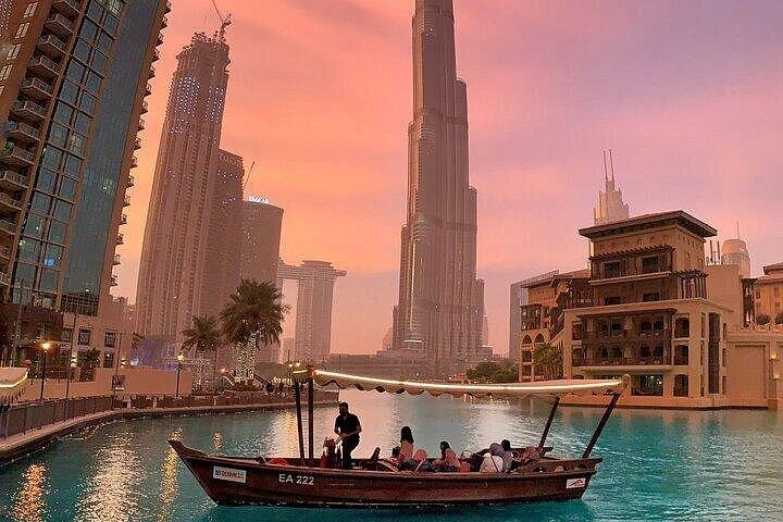 Spectacle de la fontaine de Dubaï et visite du lac + transport facultatif