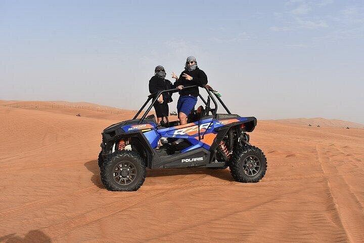 Aventure en buggy dans les dunes à Dubaï