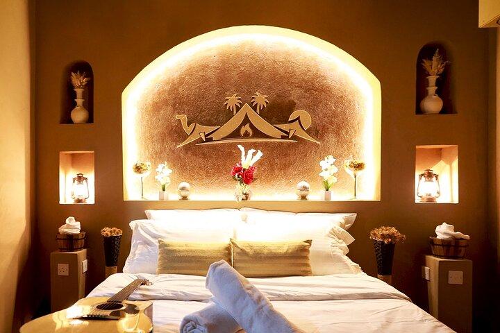 Nuit dans une chambre Sandy lors de la visite du désert arabe