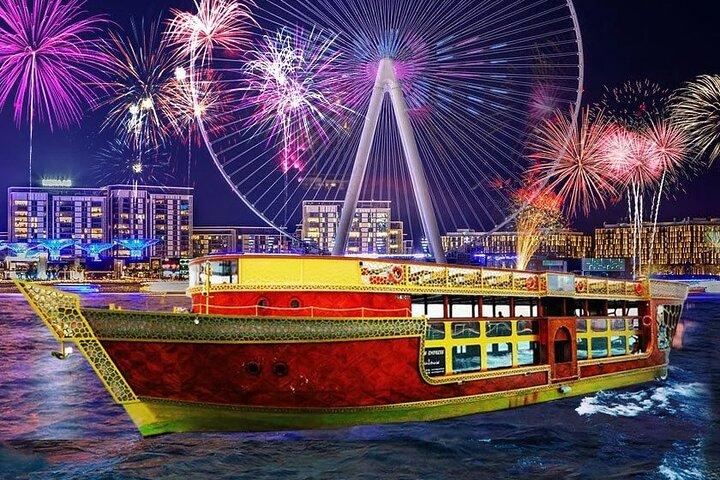 Dîner croisière exclusif Dubai Marina avec divertissement et buffet