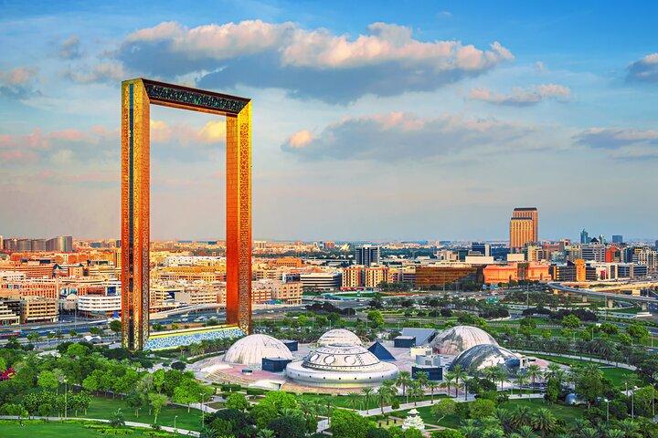 Entrée au Dubai Frame pour voir les deux visages de Dubaï