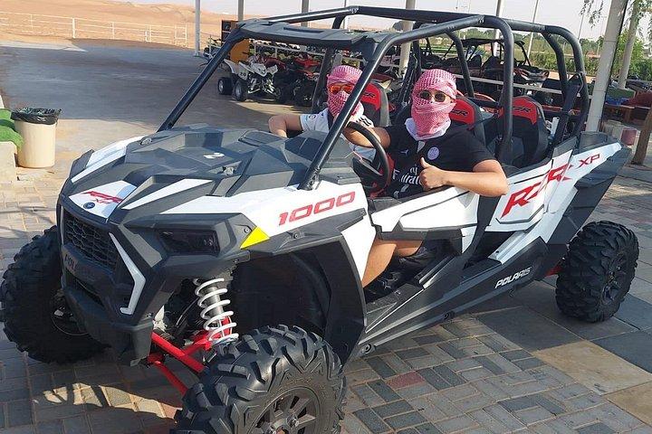 Safari dans le désert avec dîner barbecue et balade à dos de chameau en quad en option