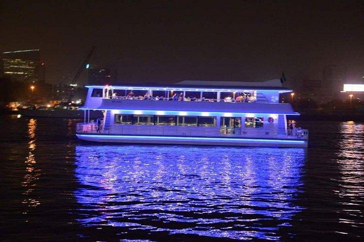 Croisière de luxe en boutre à Dubaï, dîner dans la marina (buffet multi-cuisine)
