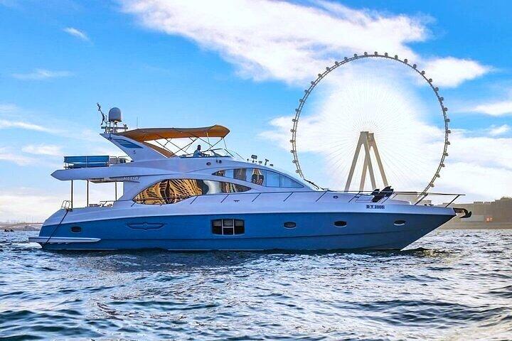 Excursion partagée en yacht de luxe dans la marina de Dubaï avec nourriture