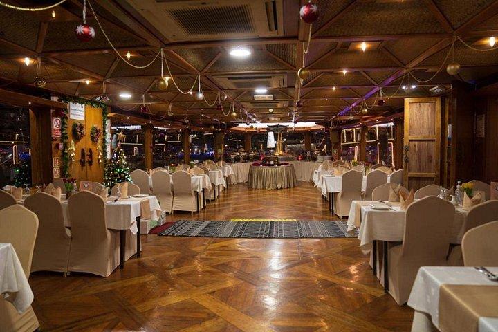 Croisière dans la marina de 2 heures avec dîner buffet international