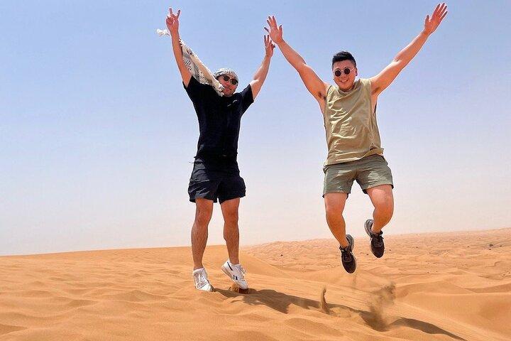 Safari dans le désert de Dubaï Bashing de dunes et promenade à dos de chameau avec dîner barbecue