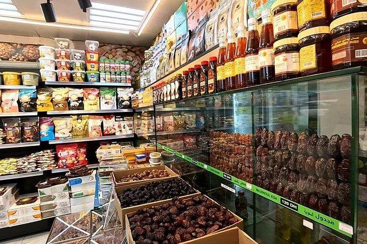 Tradition de dégustation : découverte du marché dynamique des dattes à Abu Dhabi