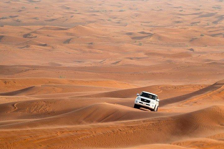 Safari dans le désert de Dubaï avec quad, balade à dos de chameau, dîner et spectacles