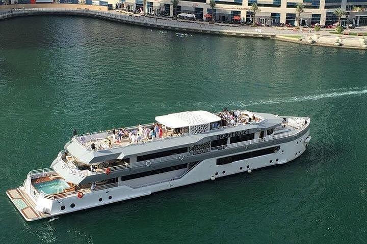 Dubaï Lotus Mega Yacht 3 heures dîner croisière Tour