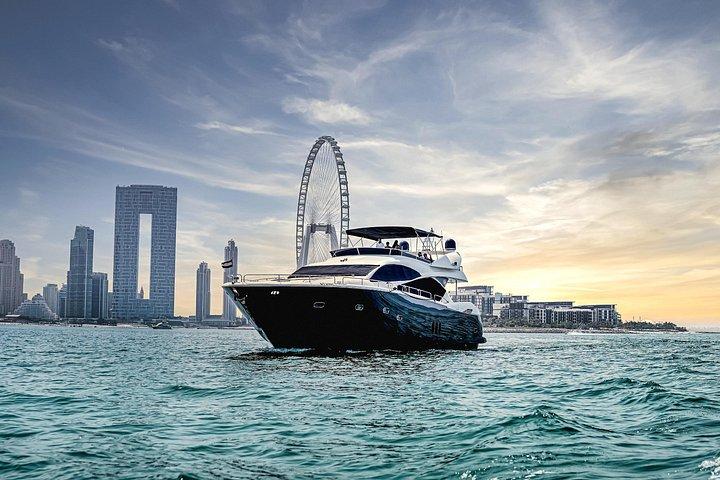 Visite guidée privée en yacht de luxe de 90 pieds à Dubaï