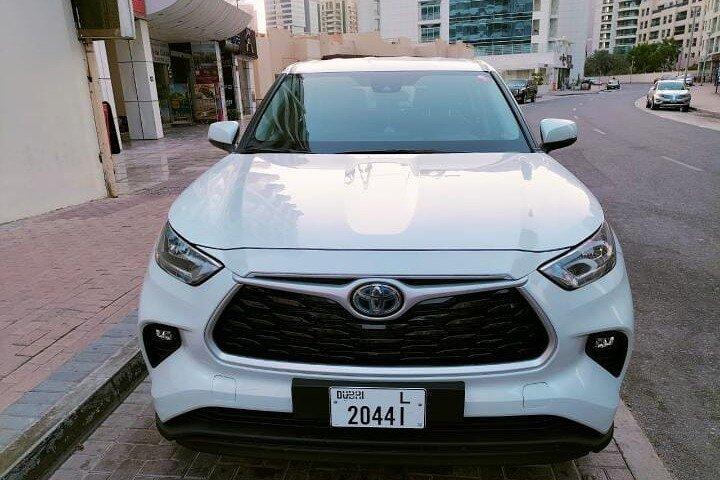 Transfert en SUV de l'aéroport de Dubaï Abu Dhabi Sharjah