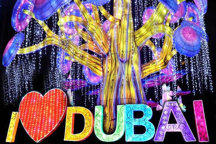 Une expérience magique au Dubai Glow Garden