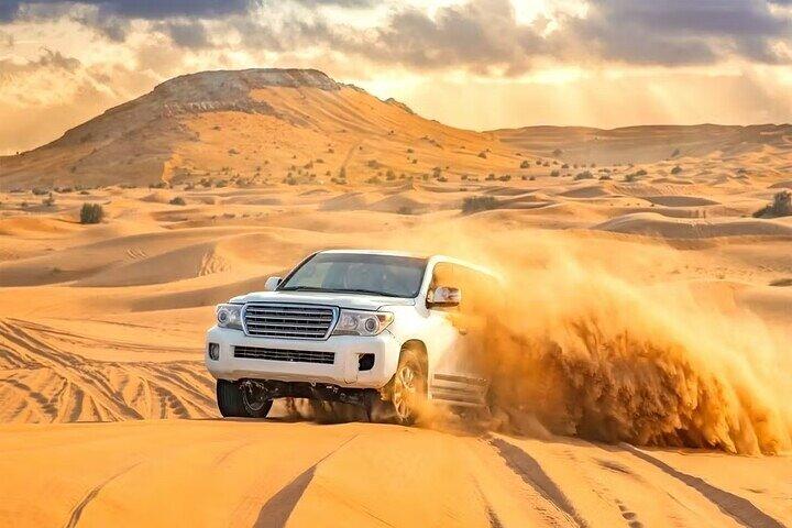 Safari économique dans le désert de Dubaï en soirée avec dîner barbecue