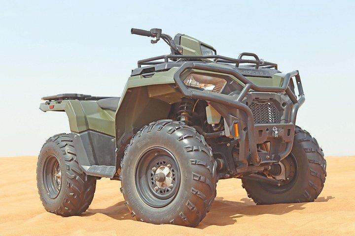 Safari dans le désert avec quad, balade à dos de chameau, surf sur sable, barbecue et spectacles
