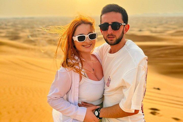 Excursion dans les dunes de Dubaï avec quad, sandboard et balade à dos de chameau