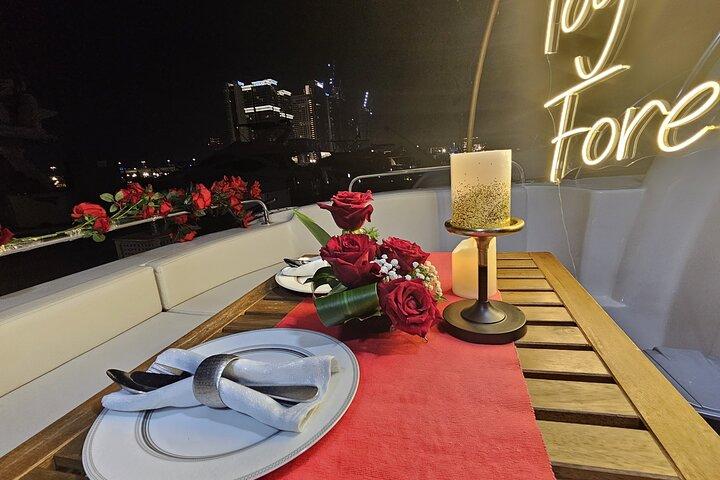 Dîner de 2 heures sur un yacht à Dubaï