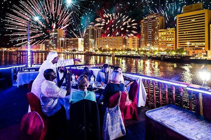 NYE 2026 Dubai Dhow Cruise Burj Khalifa Feu d'artifice en direct sur l'eau