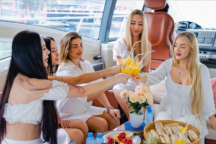 Dubaï : La visite en yacht de luxe avec option barbecue en direct et boissons