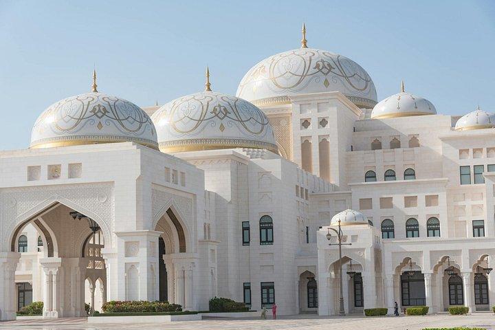 Visite de Qasr Alwatan et cappuccino doré gratuit