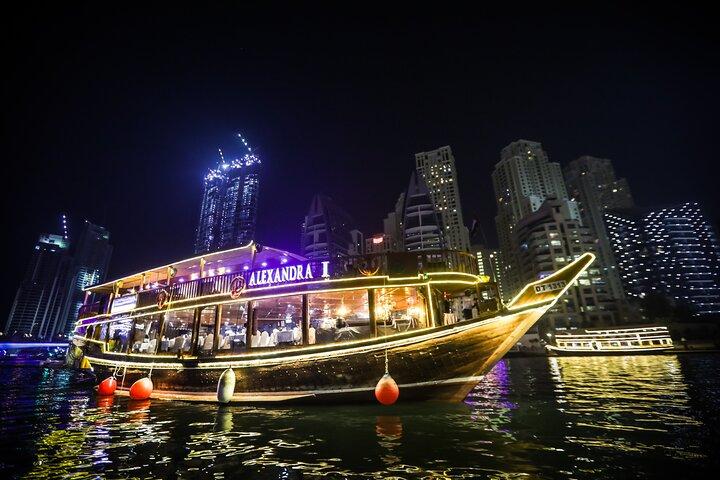 Dîner d'aventure et de croisière de boutre dans le désert de 2 jours à Marina