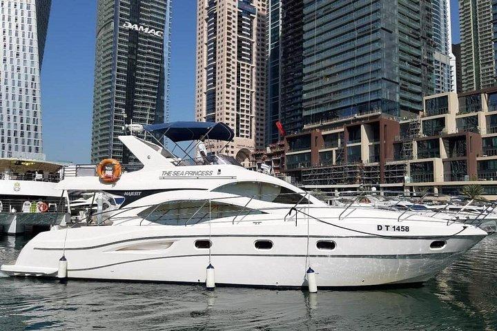 3 - Croisière en yacht de luxe d'une heure au départ de Dubai Marina