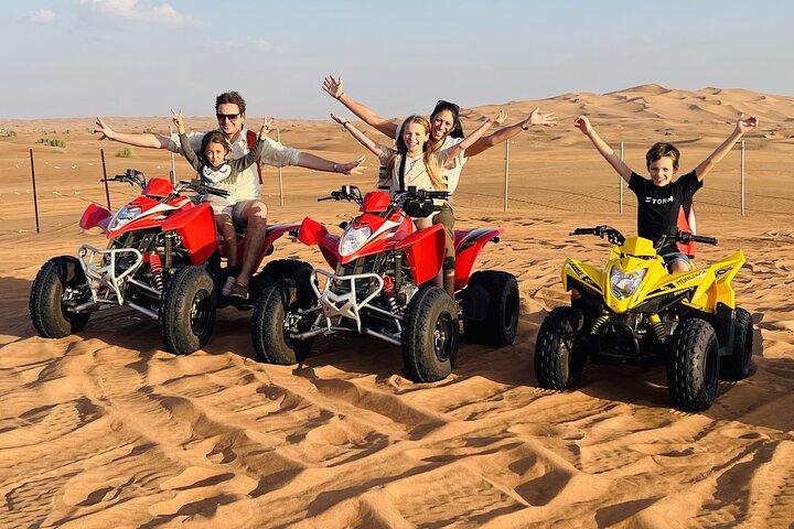 Excursion en quad à Dubaï avec balade à dos de chameau et dîner barbecue