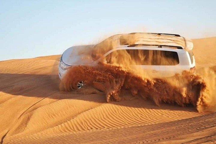 Safari matinal privé dans le désert de Dubaï : Dune Bash, Sandboard et Chameau