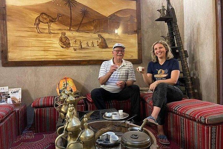 Visite gastronomique locale privée et visite guidée à pied de la vieille ville de Dubaï