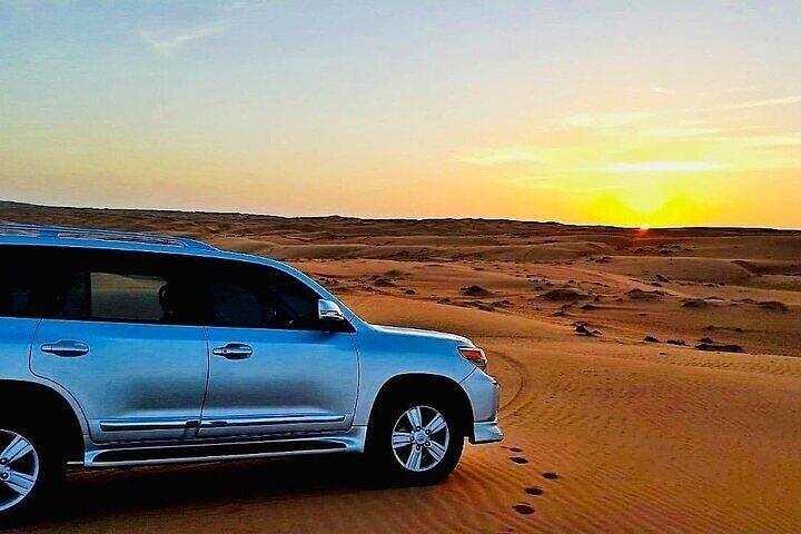 Safari dans le désert de Red Dunes Lahbab avec dîner barbecue