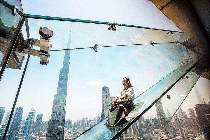 Sky Views Dubaï Billet avec toboggan en verre
