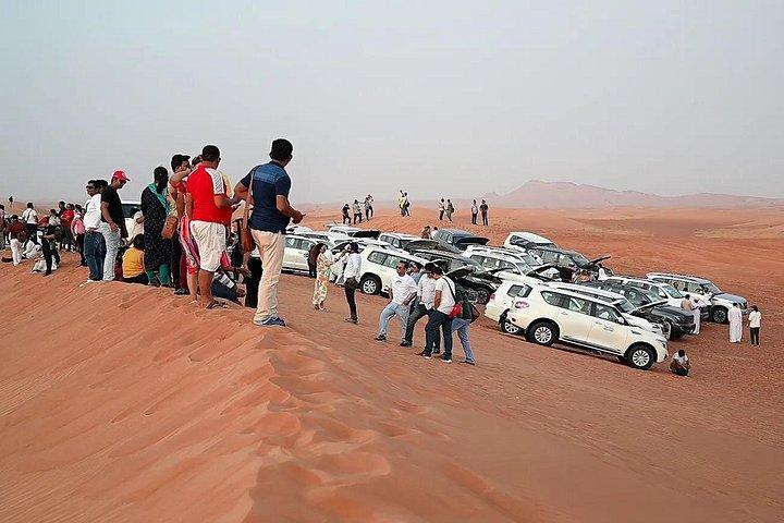 Safari dans le désert au lever du soleil à Dubaï