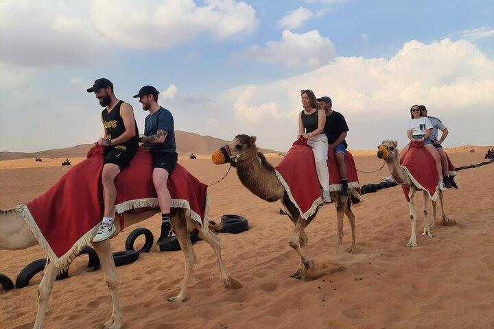 Safari VIP dans le désert de Dubaï : quad, dîner barbecue avec voiture privée