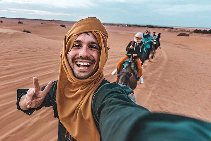 Safari matinal dans le désert avec Dune Bashing et balade à dos de chameau
