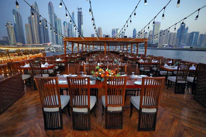 Croisière Dhow à Marina Dubai avec dîner et divertissement live