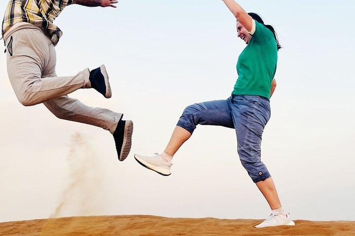 Safari dans les dunes rouges de Dubaï : BBQ, balade à dos de chameau et spectacles en direct
